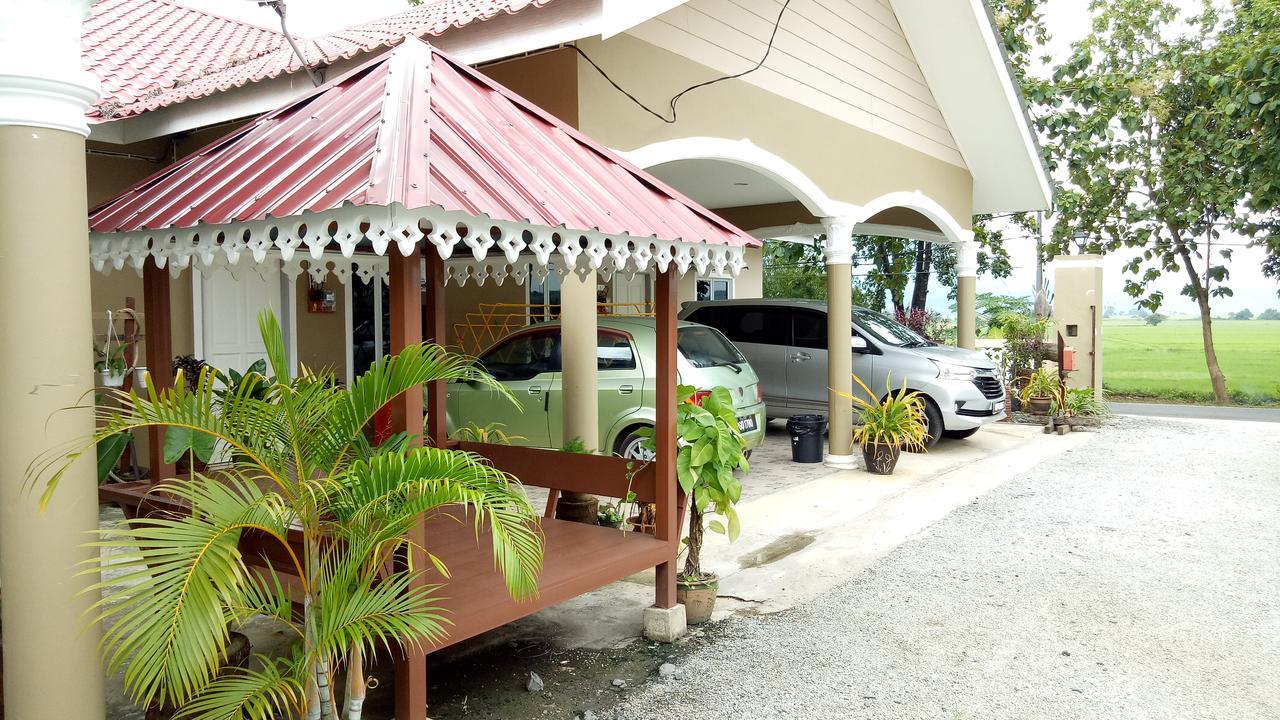 Idul Sunrise View Hotel Pantai Cenang  Exterior photo