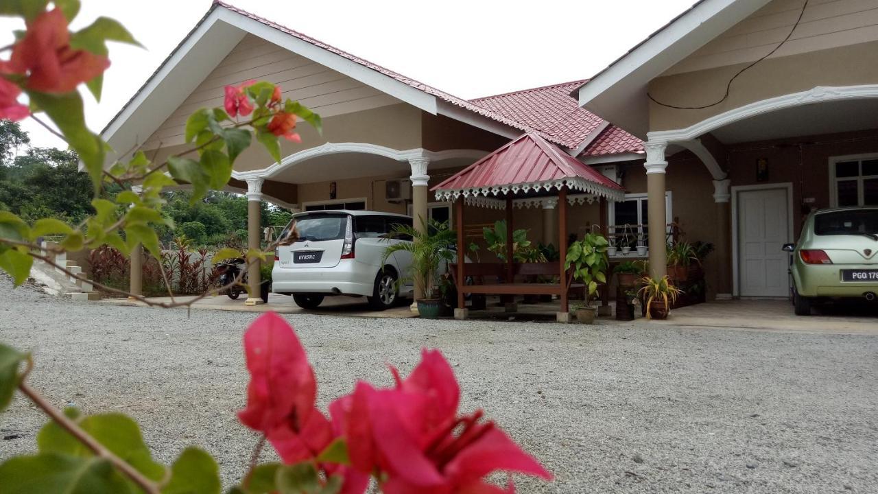 Idul Sunrise View Hotel Pantai Cenang  Exterior photo